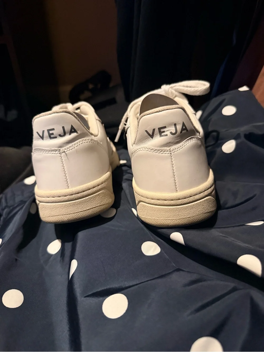 Veja V10 Women’s 7.5 white on white minimalist neutral sneaker leather